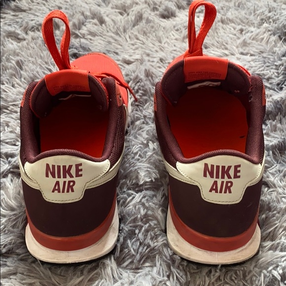 ✨Host Pick✨ Nike Air Sneakers - Picture 2 of 4